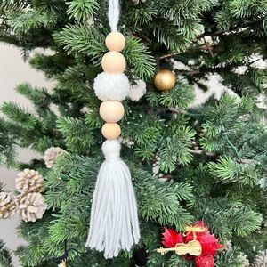 Beautiful tassel/ornament. Farmhouse and or Scandinavian